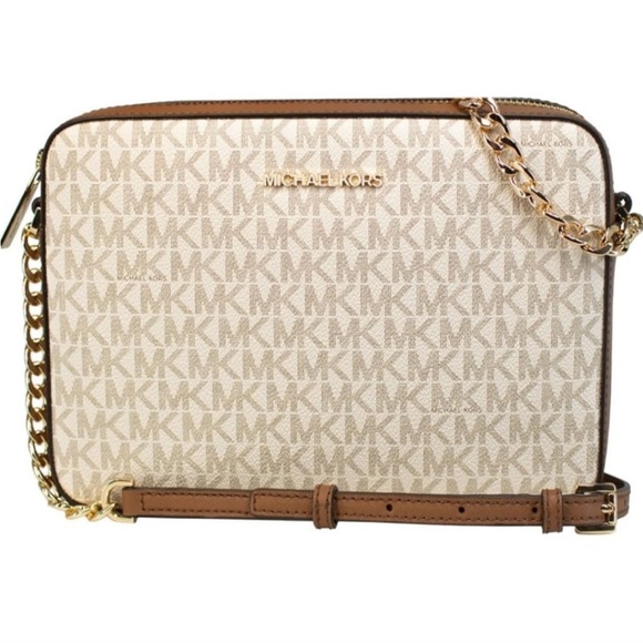 Michael Kors Handbags - Michael Kors Jet Set Crossbody bag